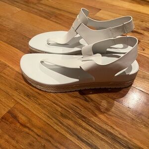 Vince White Sandals Elegant and Comfortable